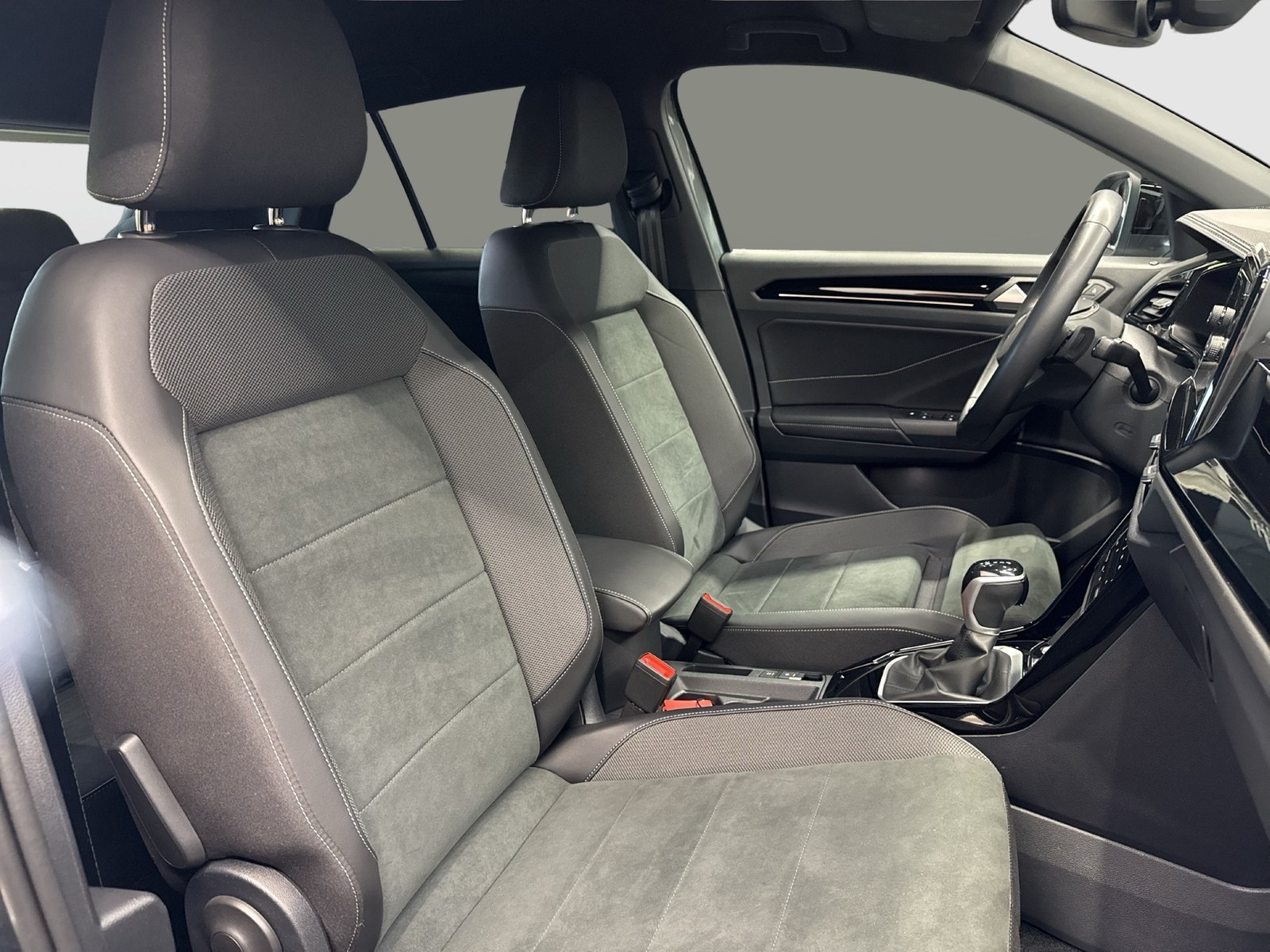 Volkswagen T-Roc 1.5 R-LINE BLACKSTYLE AHK CAM ACC LM19 NAVI