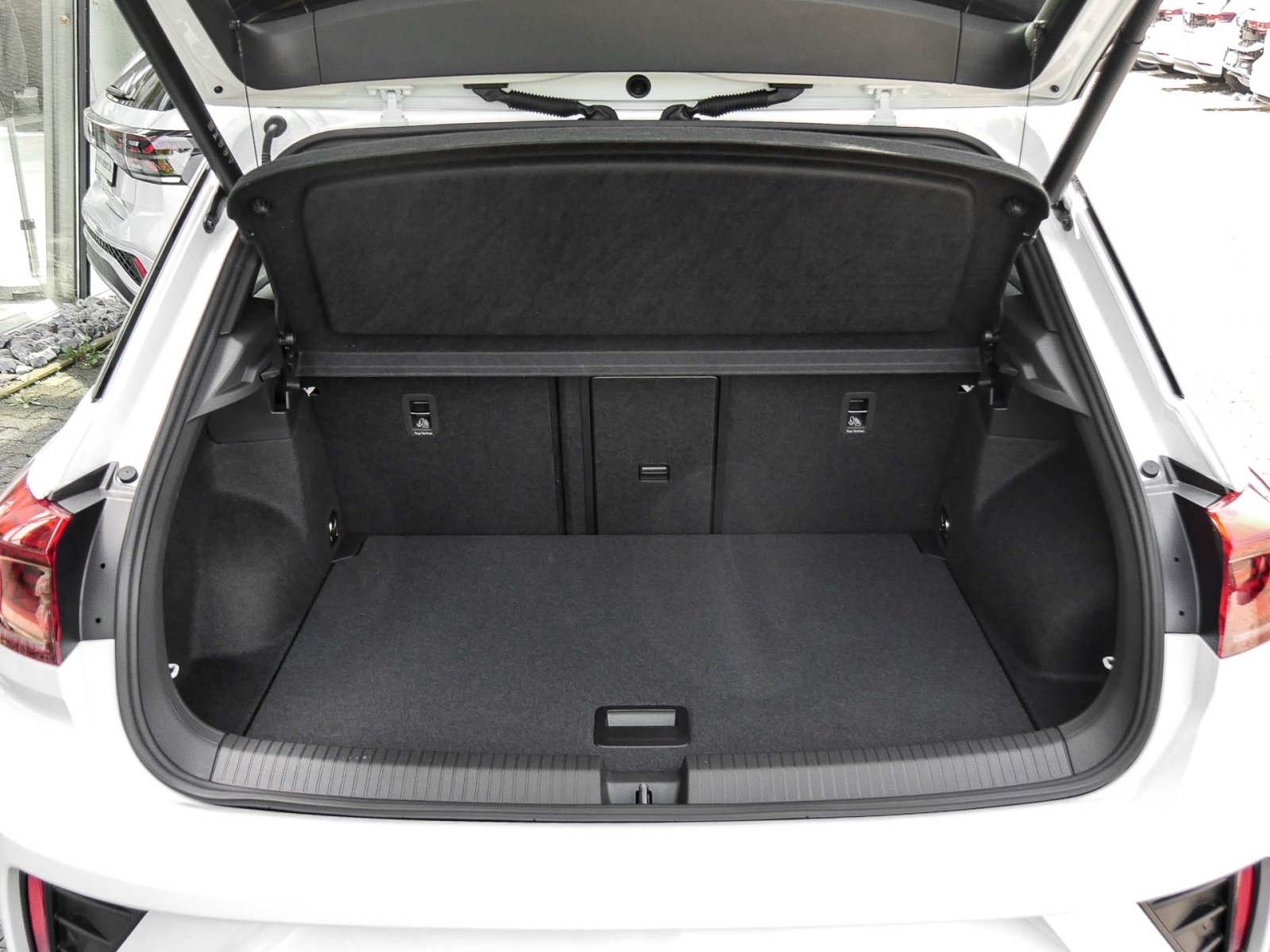 Volkswagen T-Roc 1.5 R-LINE DSG NAVI PANO BLACKSTYLE AHK