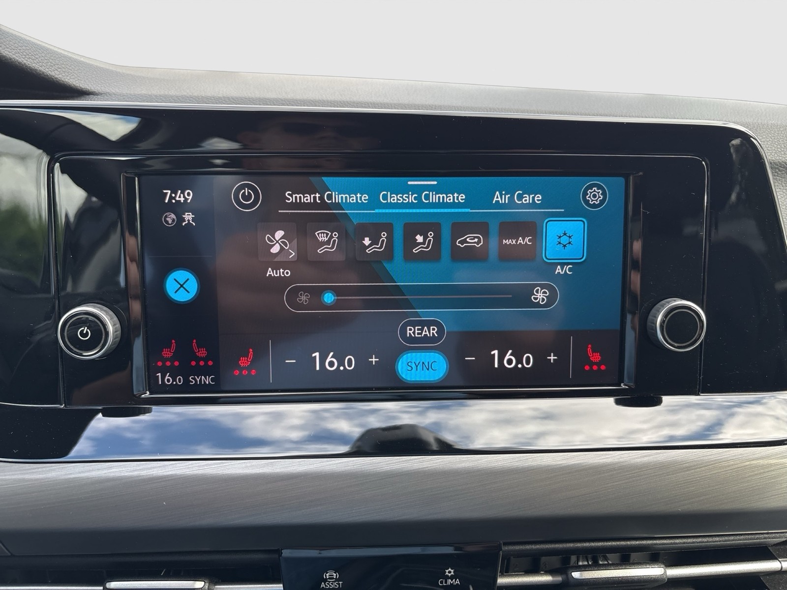 Volkswagen Golf VIII 1.5 eTSI STYLE CAM ACC LM17 CARPLAY