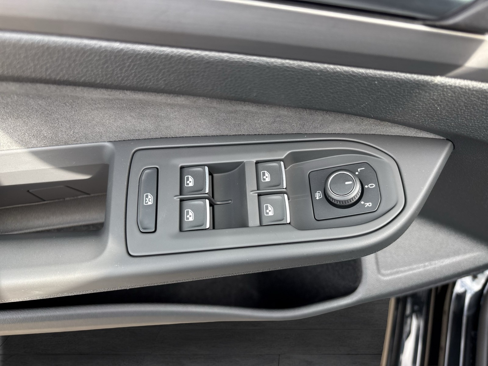 Volkswagen Golf VIII 1.5 eTSI STYLE CAM ACC LM17 CARPLAY