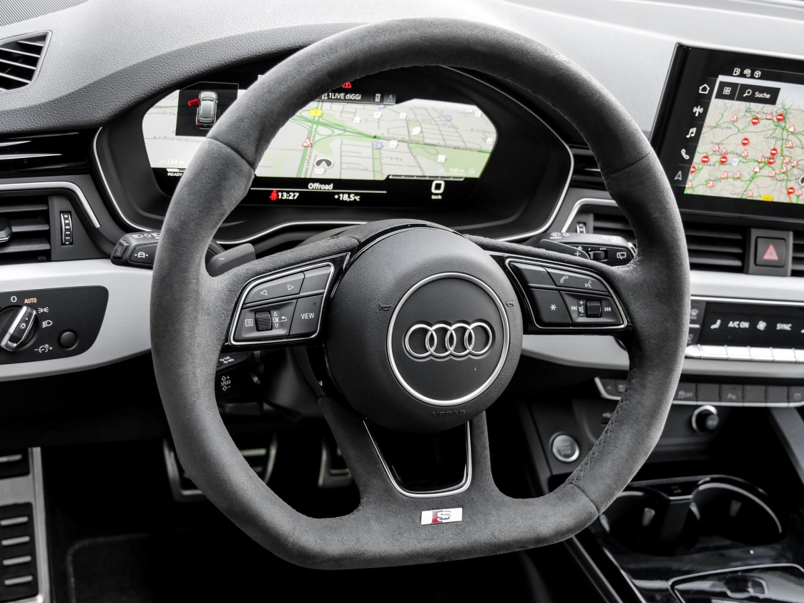Audi A4 Avant 45 quattro S LINE BLACKPAK PANO CAM 19Z