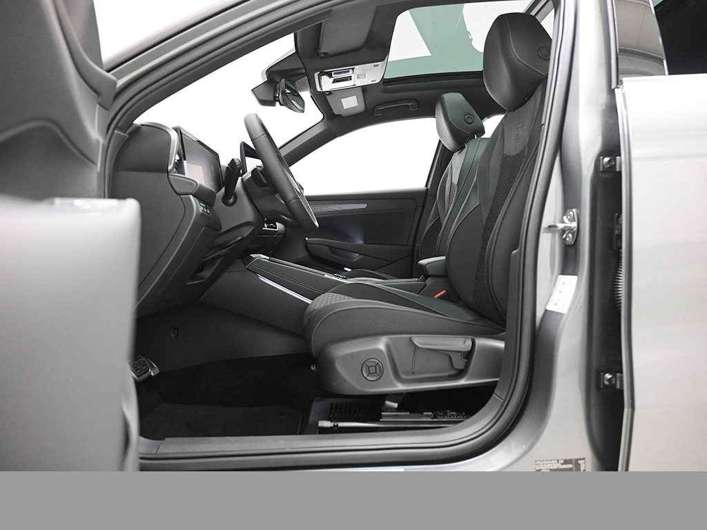 Volkswagen T-Roc 1.5 R-LINE DSG PANO AHK eKLAPPE MATRIXLED