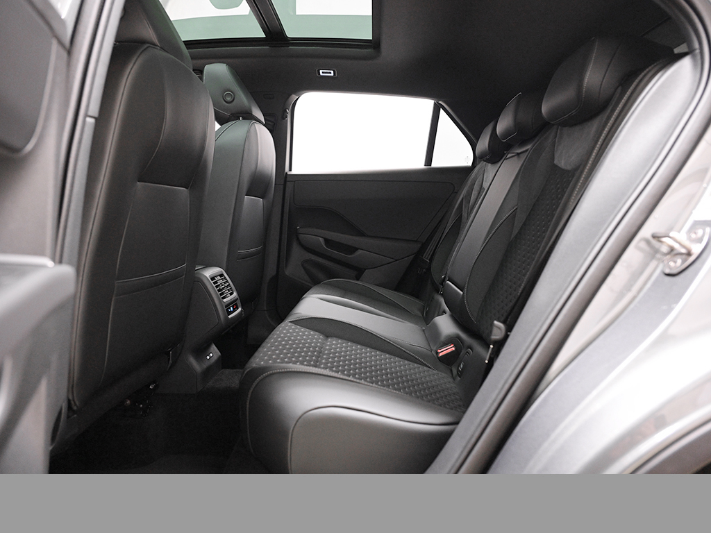 Volkswagen T-Roc 1.5 R-LINE DSG PANO AHK eKLAPPE MATRIXLED