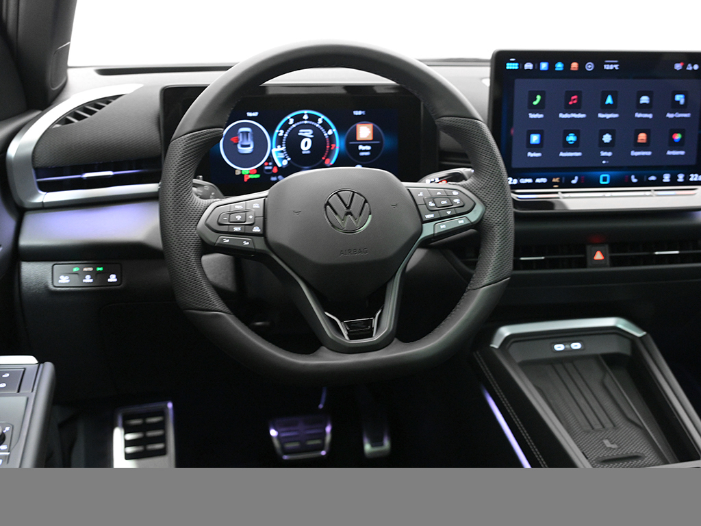 Volkswagen T-Roc 1.5 R-LINE DSG PANO AHK eKLAPPE MATRIXLED