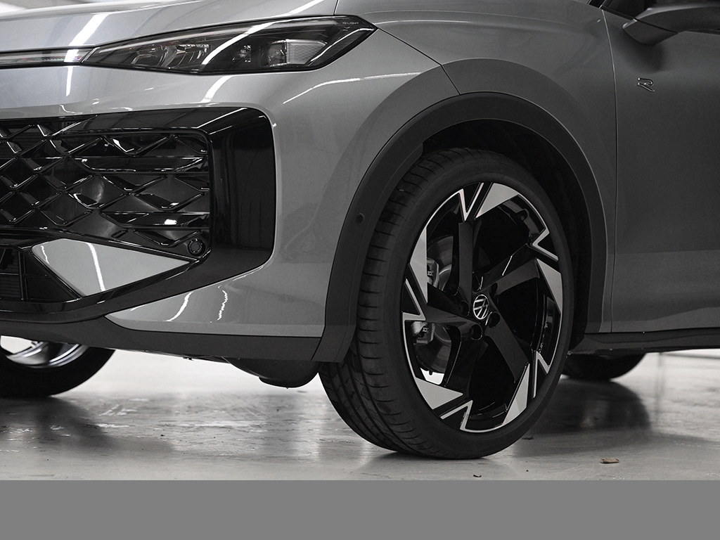 Volkswagen T-Roc 1.5 R-LINE DSG PANO AHK eKLAPPE MATRIXLED