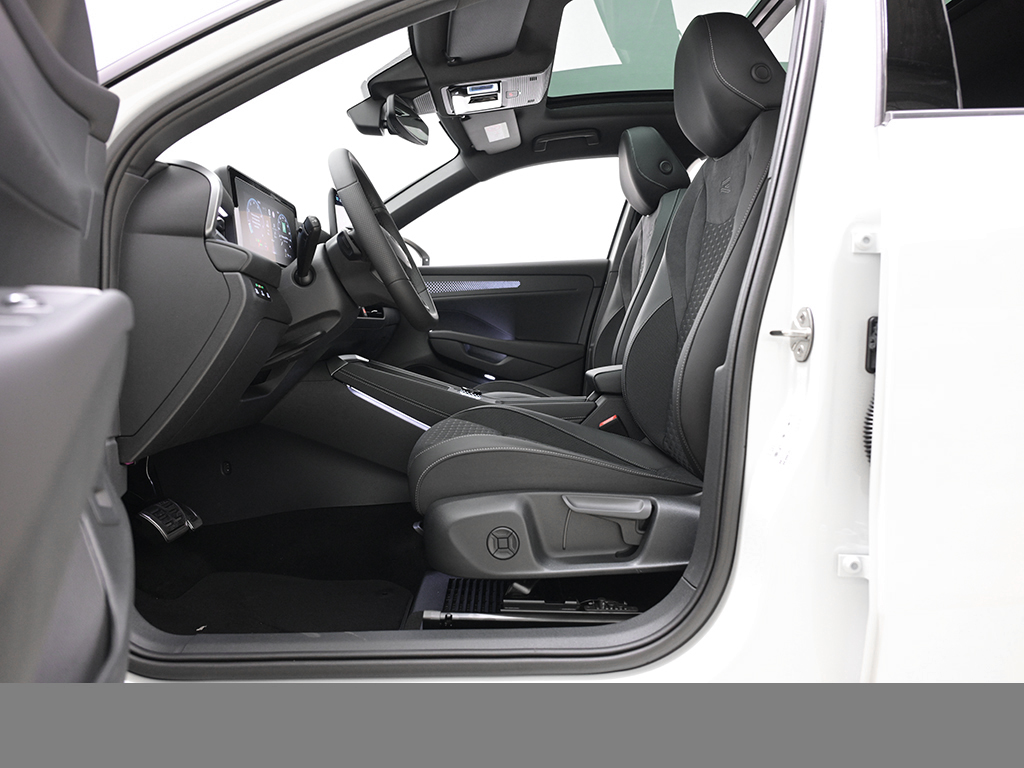 Volkswagen T-Roc 1.5 R-LINE DSG PANO eKLAPPE AHK MATRIXLED