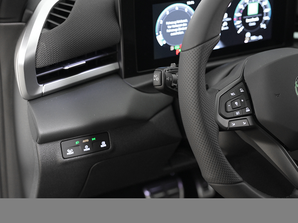 Volkswagen T-Roc 1.5 R-LINE DSG PANO eKLAPPE AHK MATRIXLED