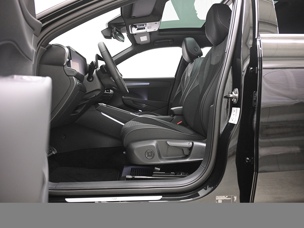 Volkswagen T-Roc 1.5 R-LINE DSG HARMANKARDON PANO eKLAPPE