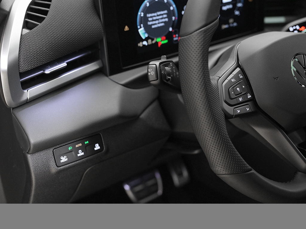 Volkswagen T-Roc 1.5 R-LINE DSG HARMANKARDON PANO eKLAPPE