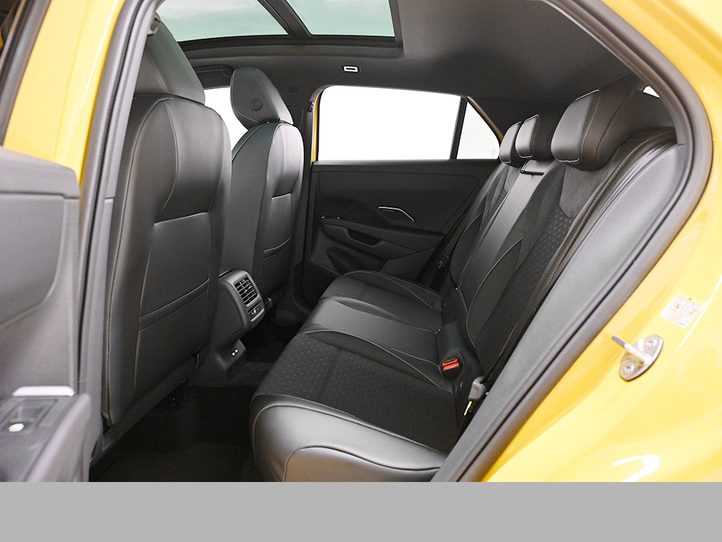 Volkswagen T-Roc 1.5 R-LINE DSG HARMANKARDON PANO CAM LM20