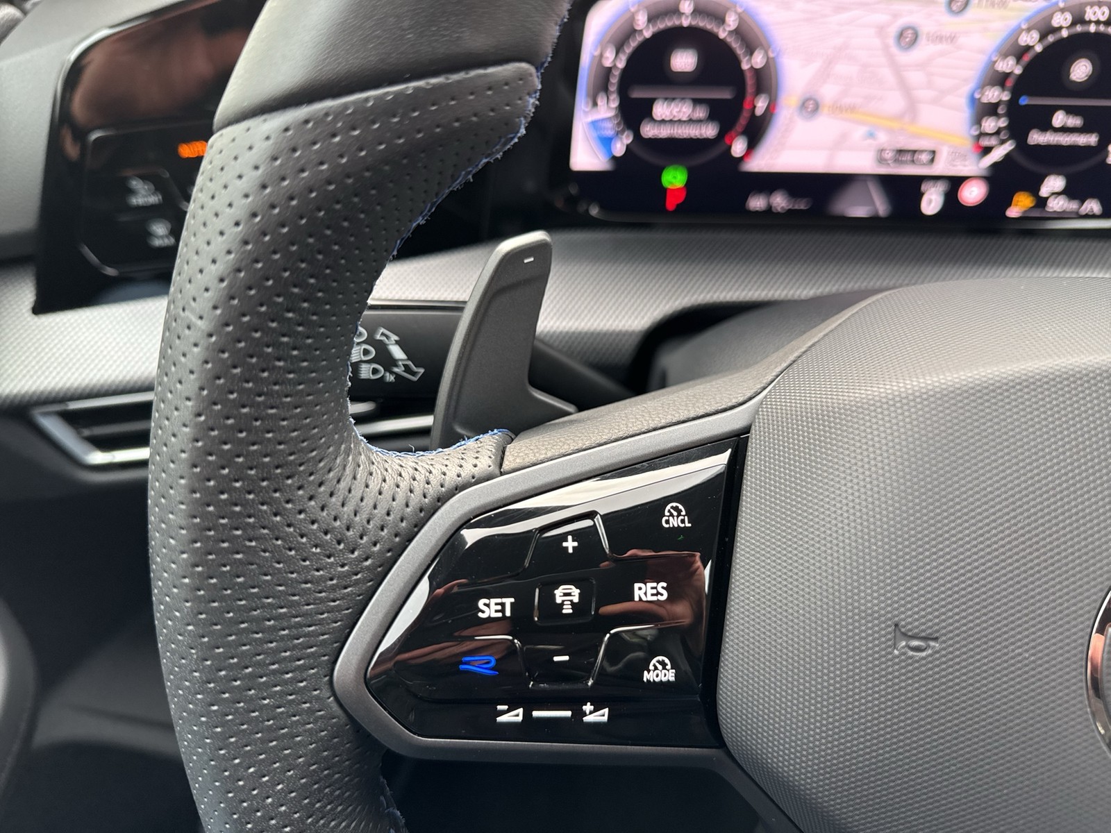 Volkswagen Golf Variant VIII 2.0 R 4X4 FACELIFT CAM ACC 19Z