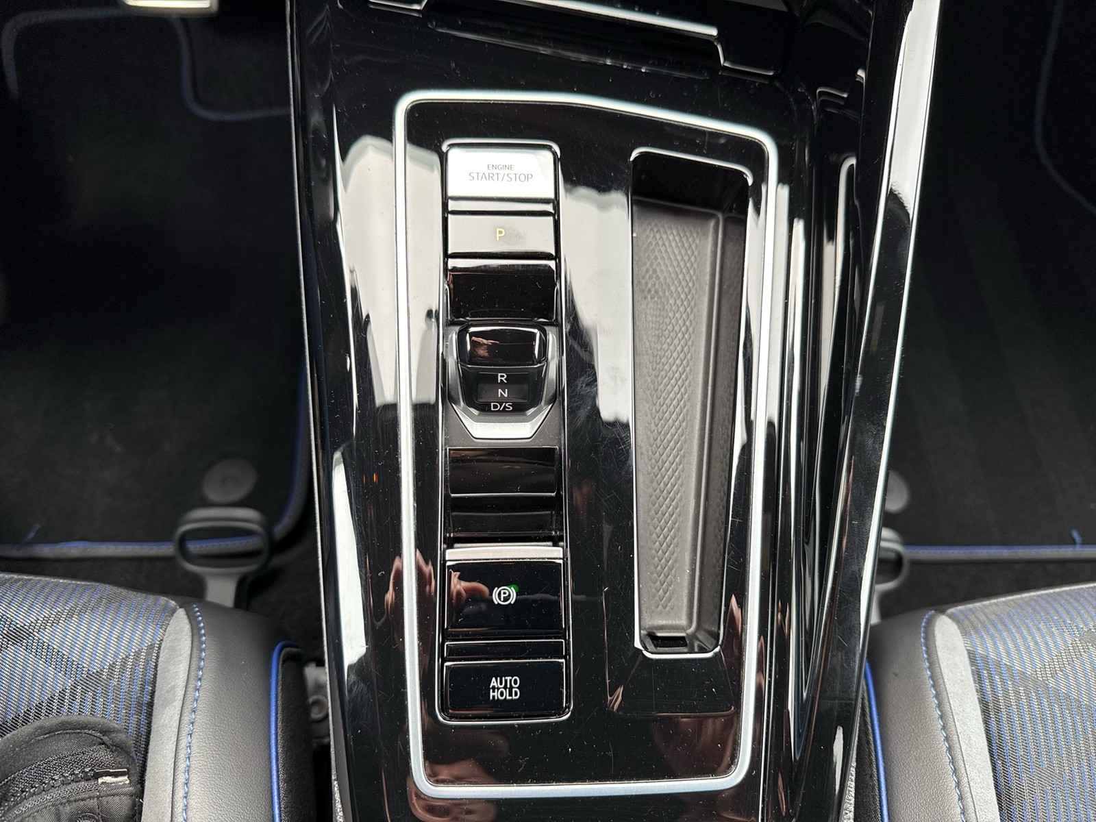 Volkswagen Golf Variant VIII 2.0 R 4X4 FACELIFT CAM ACC 19Z