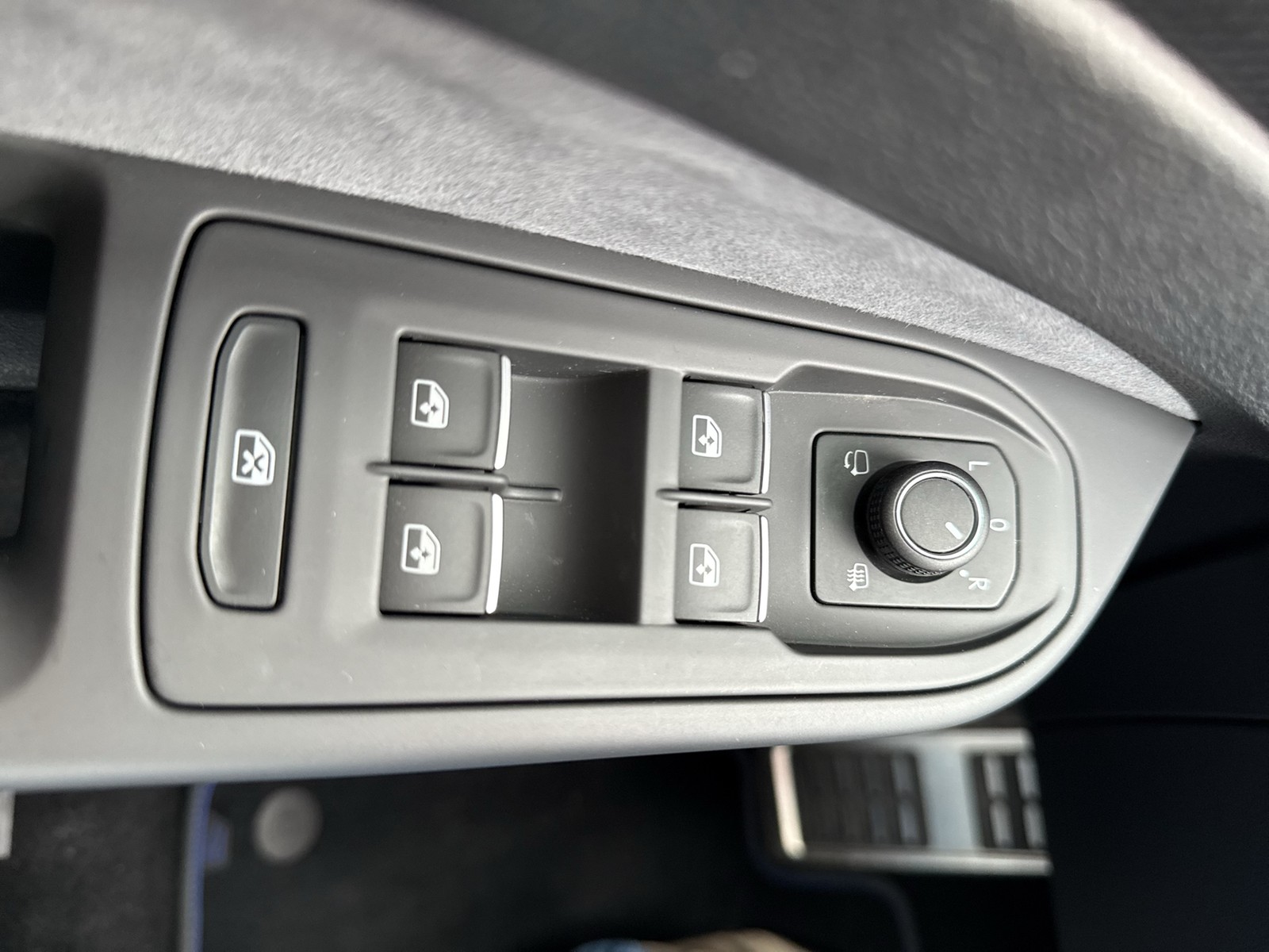 Volkswagen Golf Variant VIII 2.0 R 4X4 FACELIFT CAM ACC 19Z