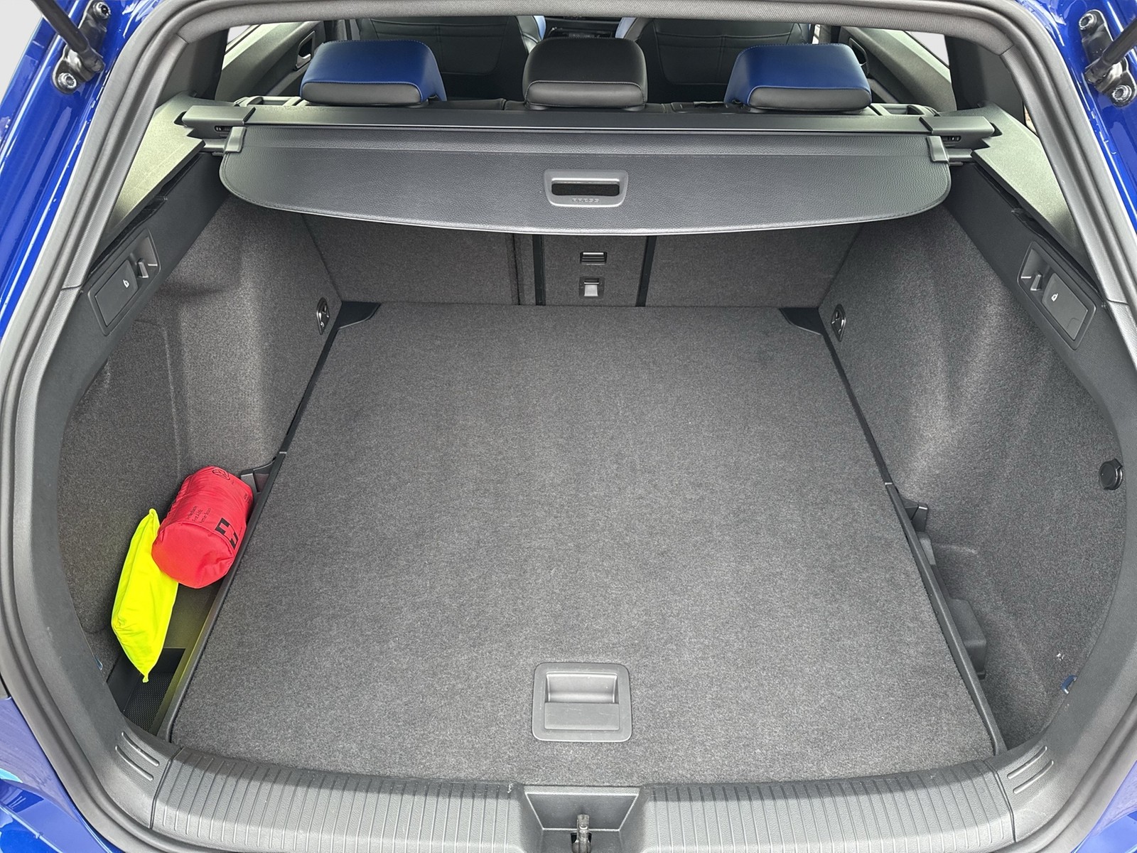 Volkswagen Golf Variant VIII 2.0 R 4X4 FACELIFT CAM ACC 19Z