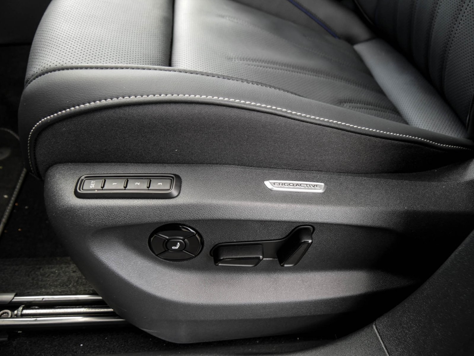 Volkswagen Tiguan 2.0 R-LINE DSG 4X4 BLACKSTYLE LEDER PANO