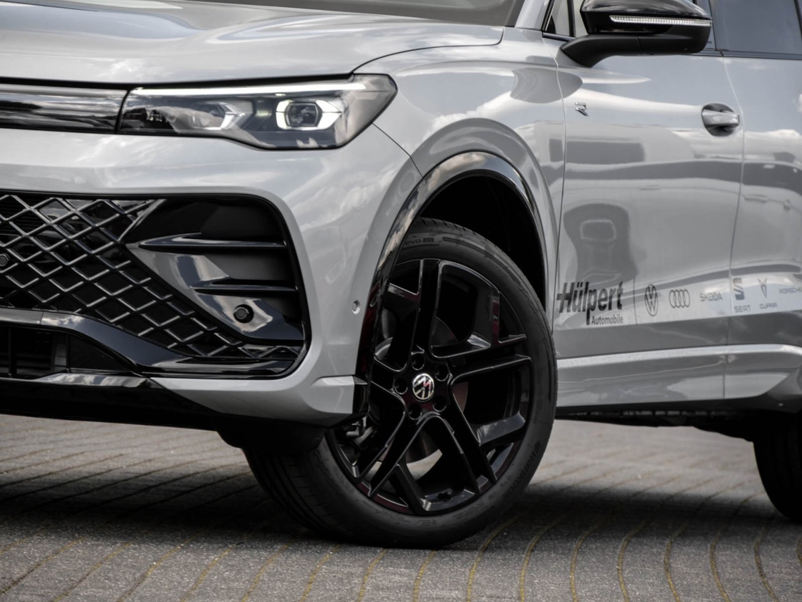 Volkswagen Tiguan 2.0 R-LINE DSG 4X4 BLACKSTYLE LEDER PANO