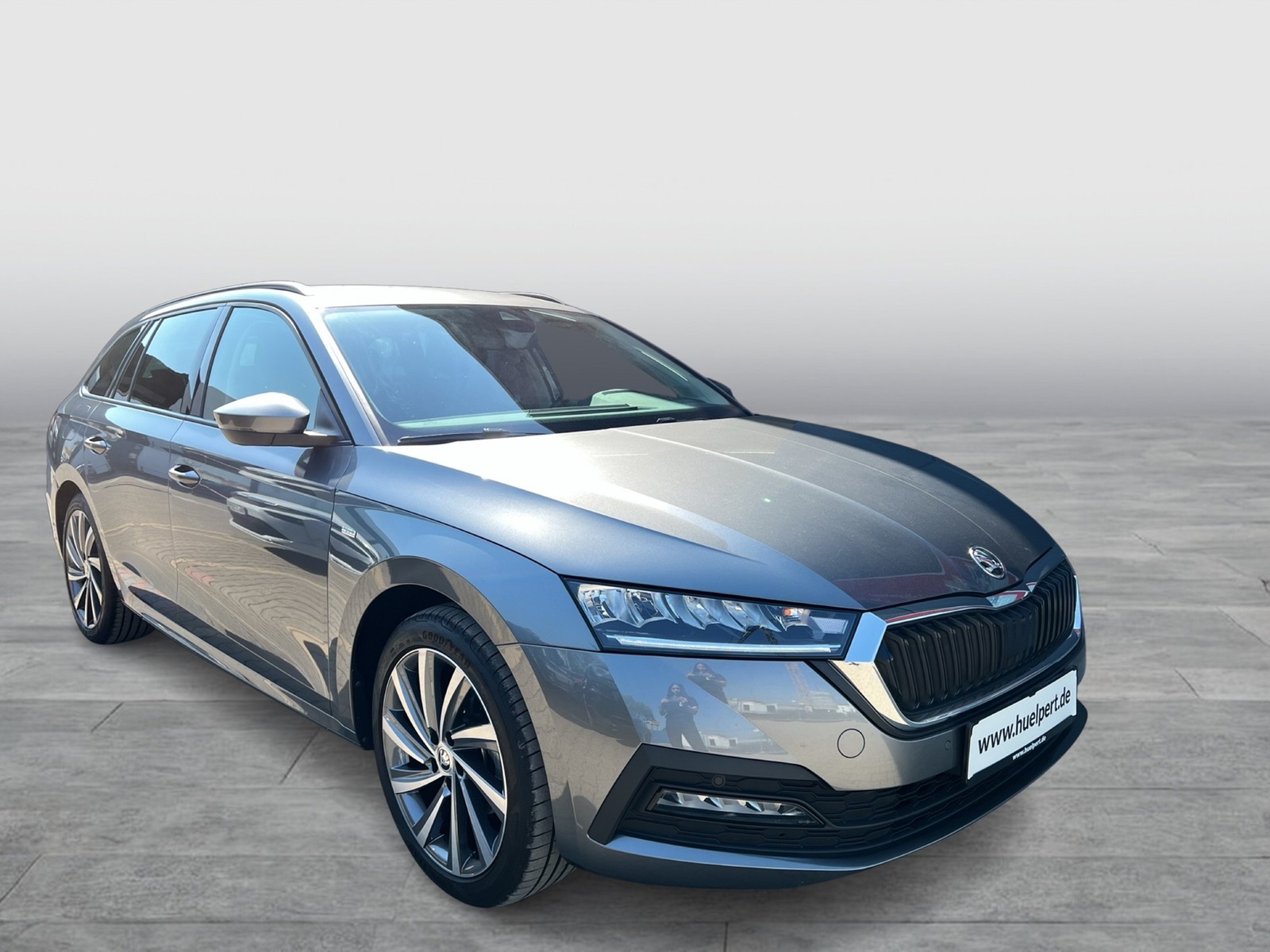 Skoda Octavia Combi 2.0 AHK ACC LM18 NAVI CARPLAY
