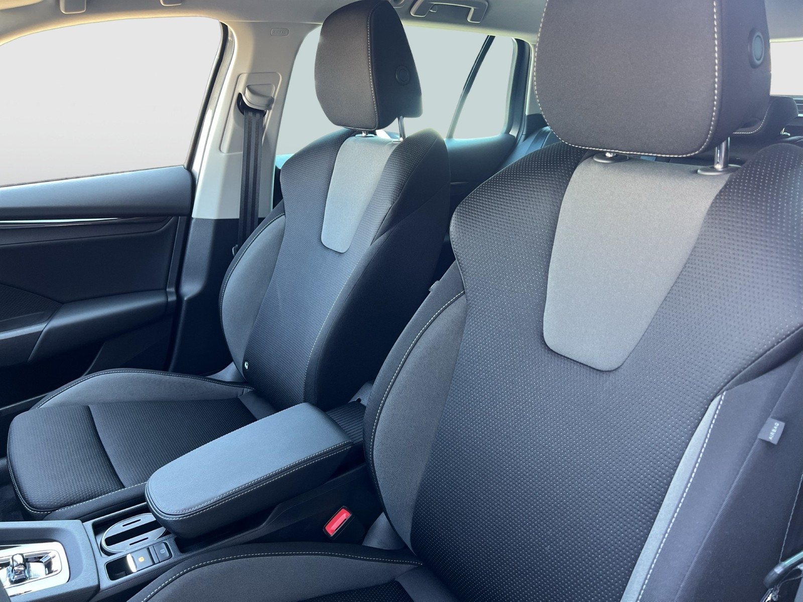 Skoda Octavia Combi 2.0 AHK ACC LM18 NAVI CARPLAY