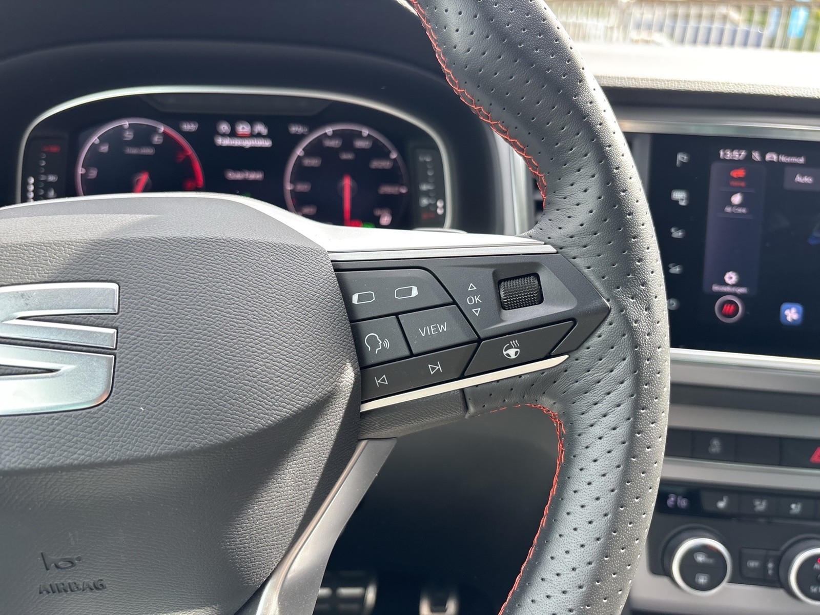 Seat Ateca 2.0 FR 4X4 BEATS KAMERA ALU19 NAVI SITZHEIZ