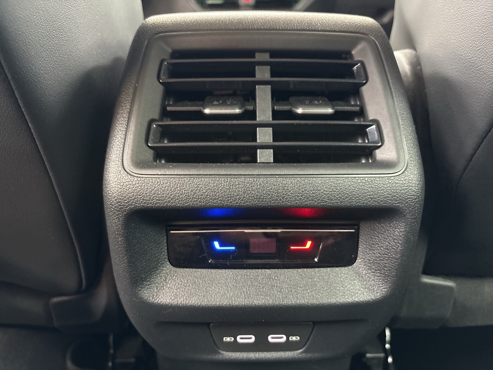 Volkswagen Tayron 2.0 LIFE 4X4 7SITZE AHK 360°CAM ACC LM18