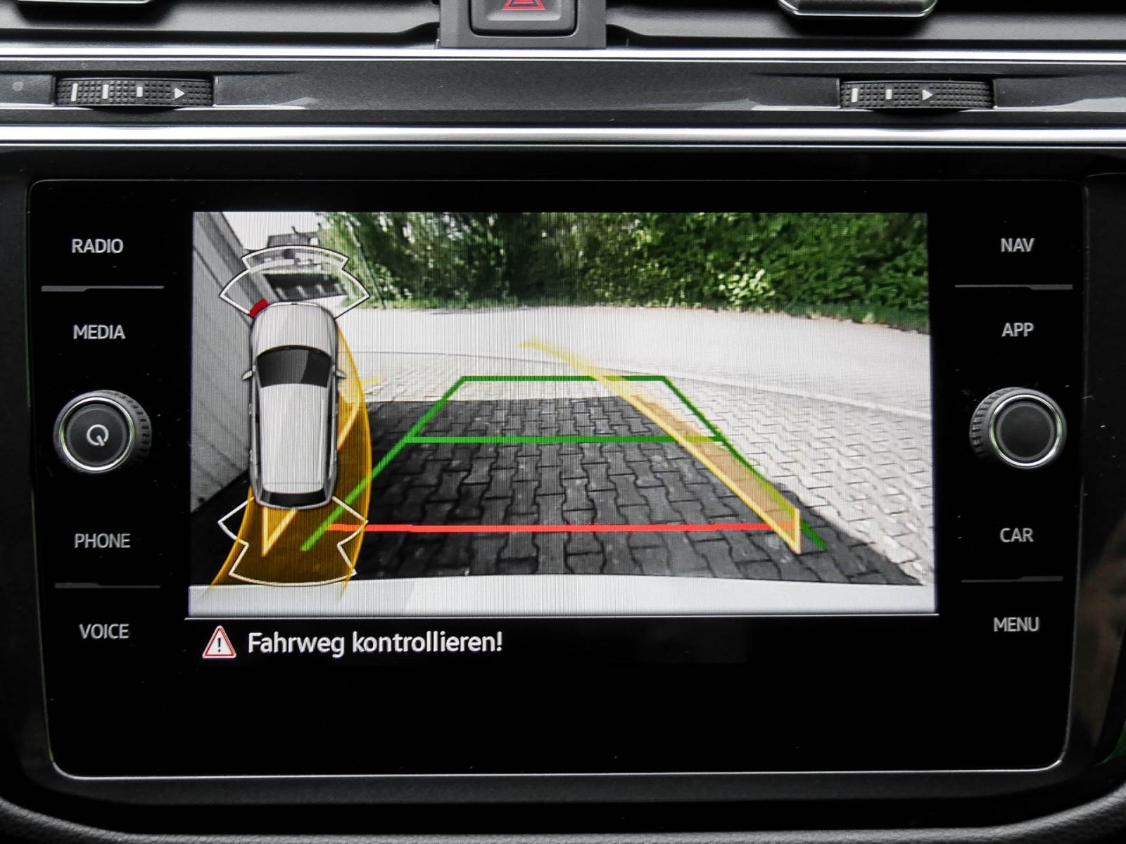 Volkswagen Tiguan 2.0 R-LINE LEDER AHK CAM ACC LM19 NAVI