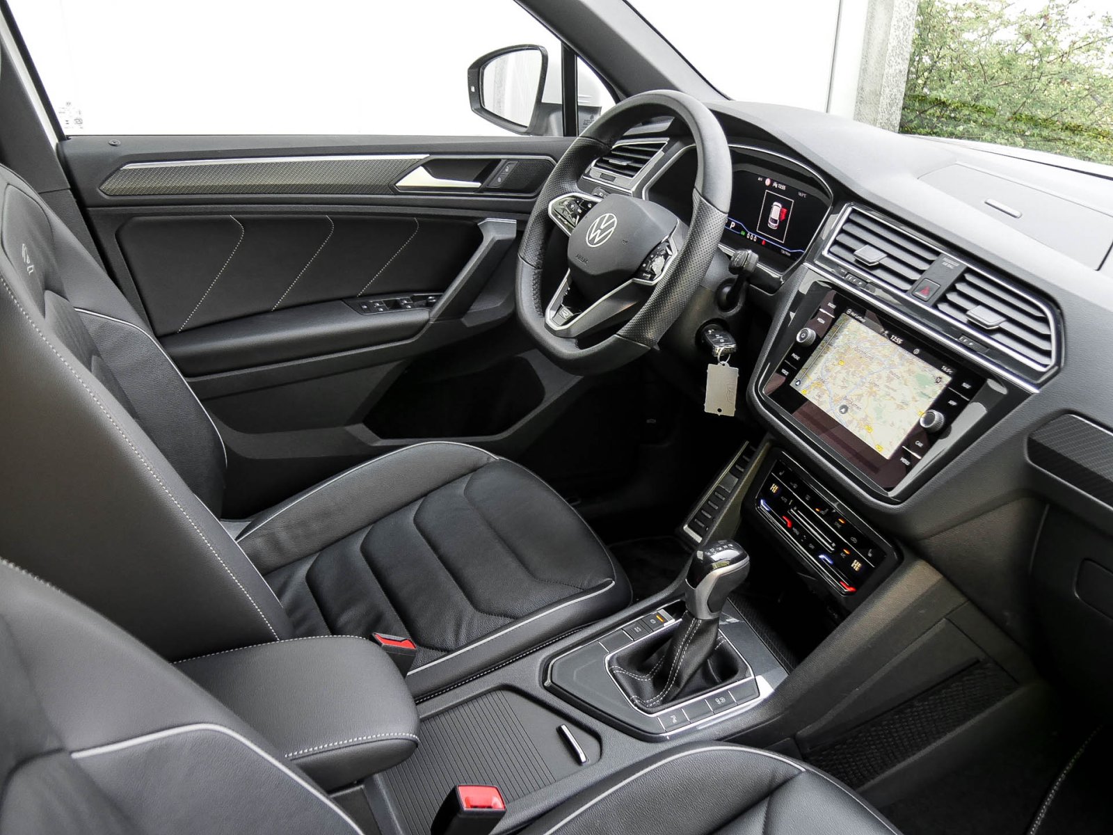 Volkswagen Tiguan 2.0 R-LINE LEDER AHK CAM ACC LM19 NAVI