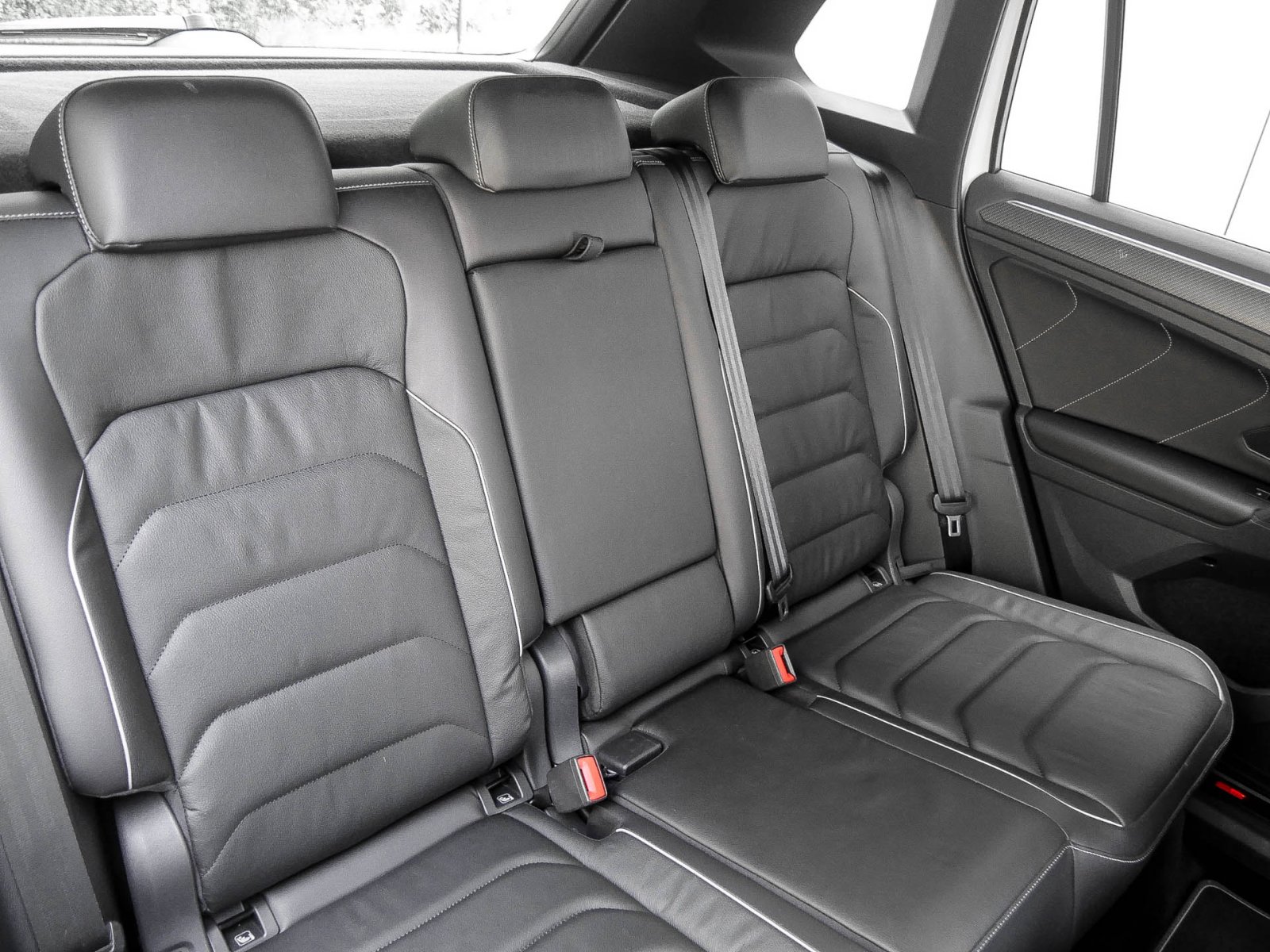 Volkswagen Tiguan 2.0 R-LINE LEDER AHK CAM ACC LM19 NAVI