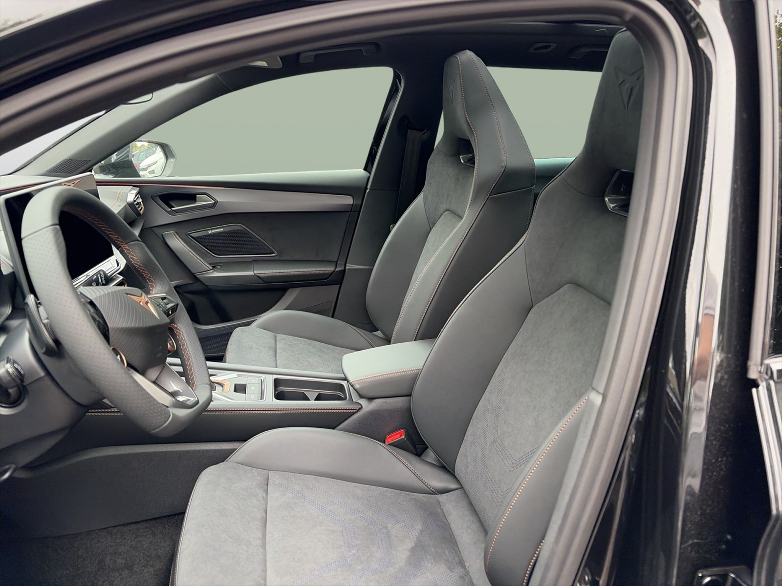 Cupra Leon ST 2.0 VZ 4X4 PANO SENNHEISER AHK CAM LM19