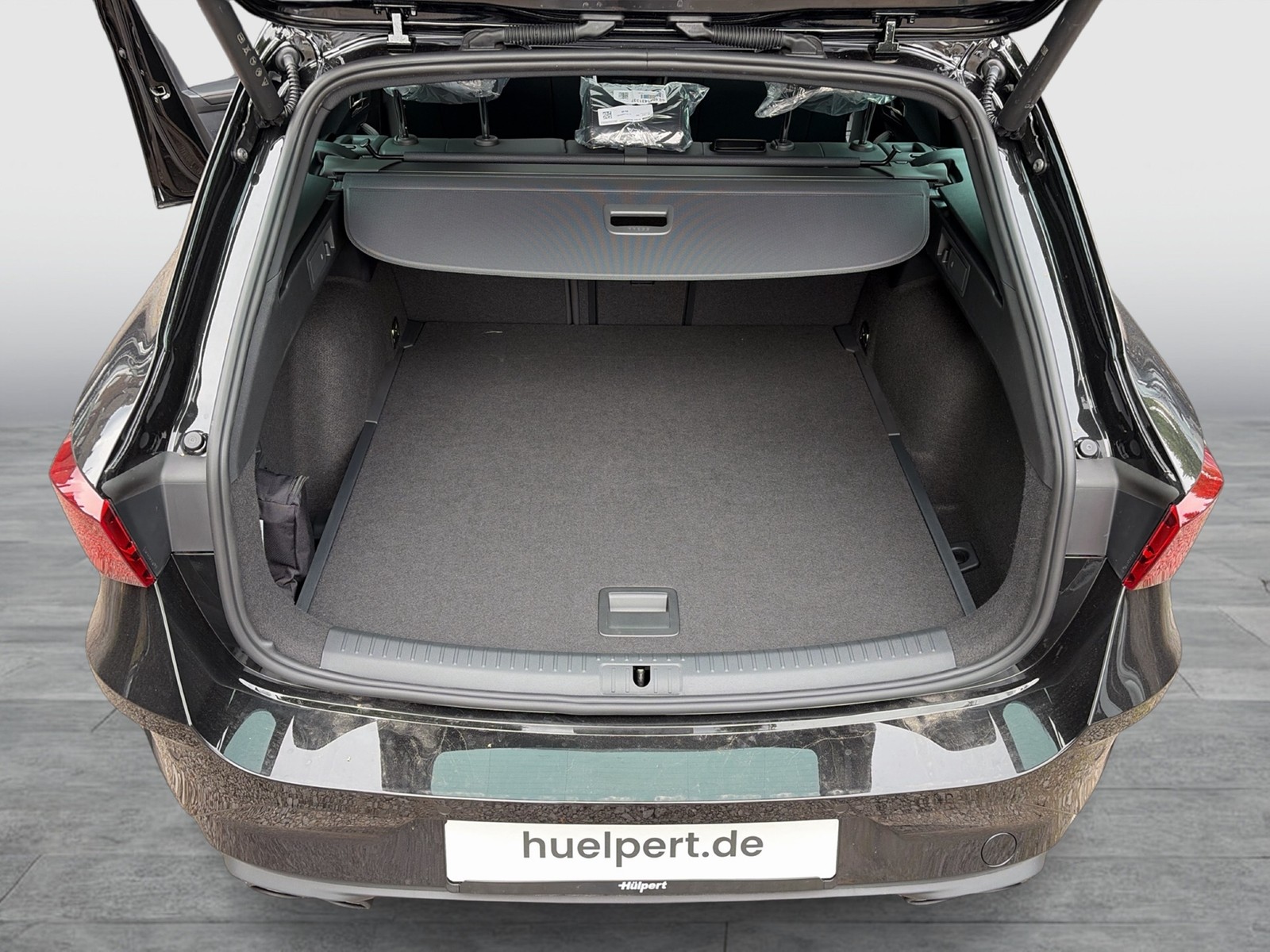 Cupra Leon ST 2.0 VZ 4X4 PANO SENNHEISER AHK CAM LM19