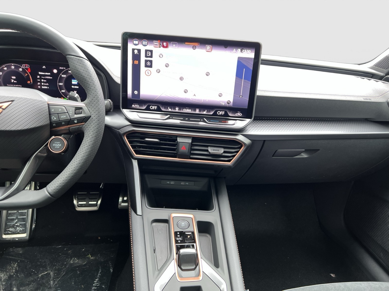 Cupra Leon ST 2.0 VZ 4X4 PANO SENNHEISER AHK CAM LM19