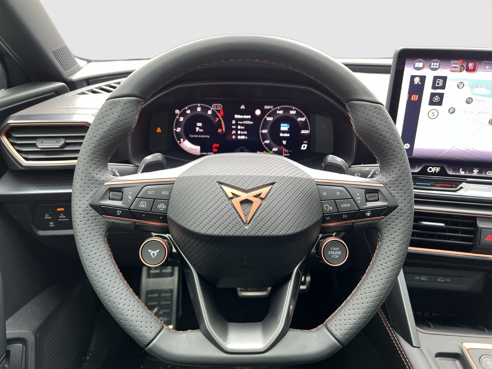 Cupra Leon ST 2.0 VZ 4X4 PANO SENNHEISER AHK CAM LM19