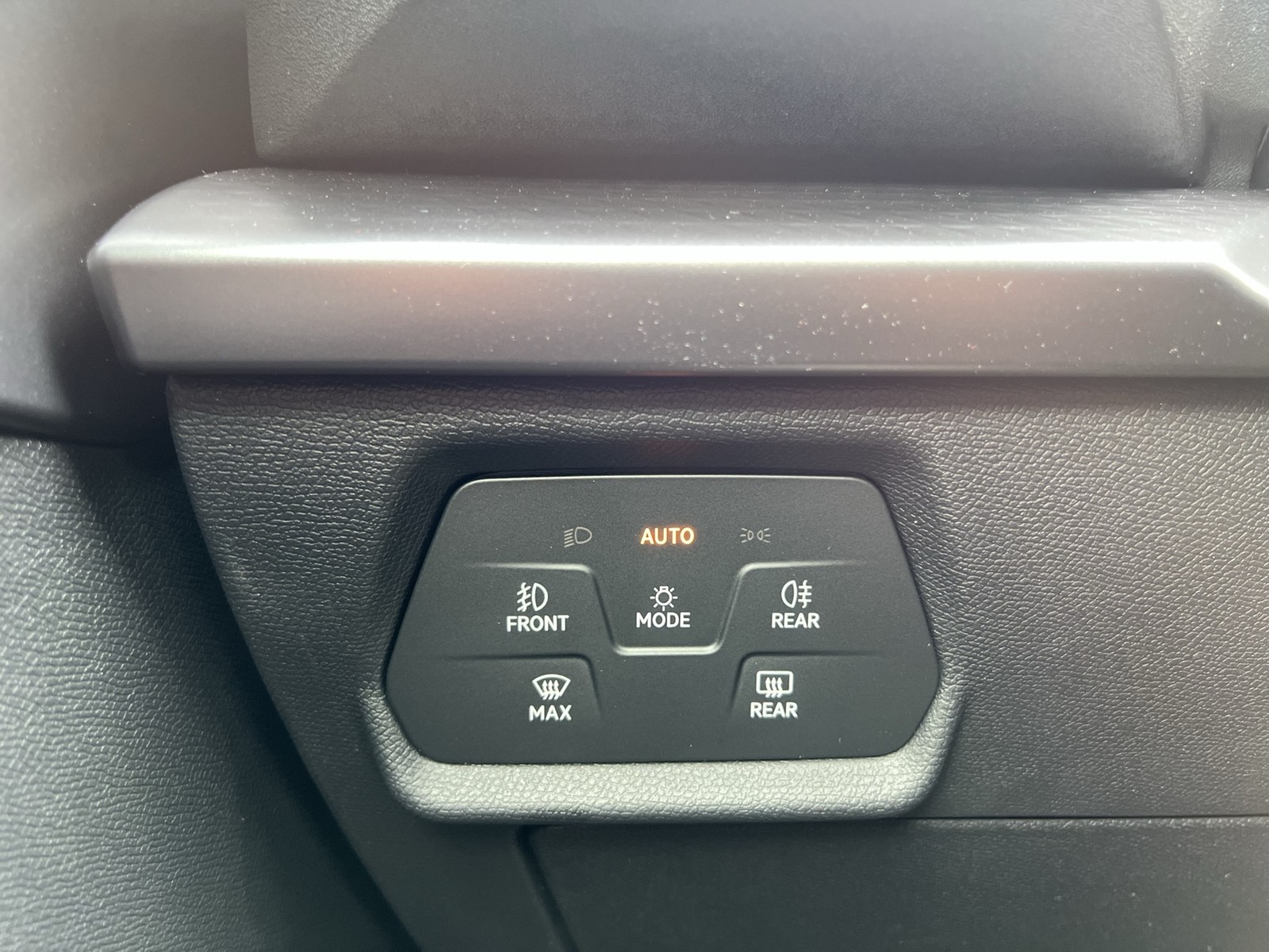 Cupra Leon ST 2.0 VZ 4X4 PANO SENNHEISER AHK CAM LM19