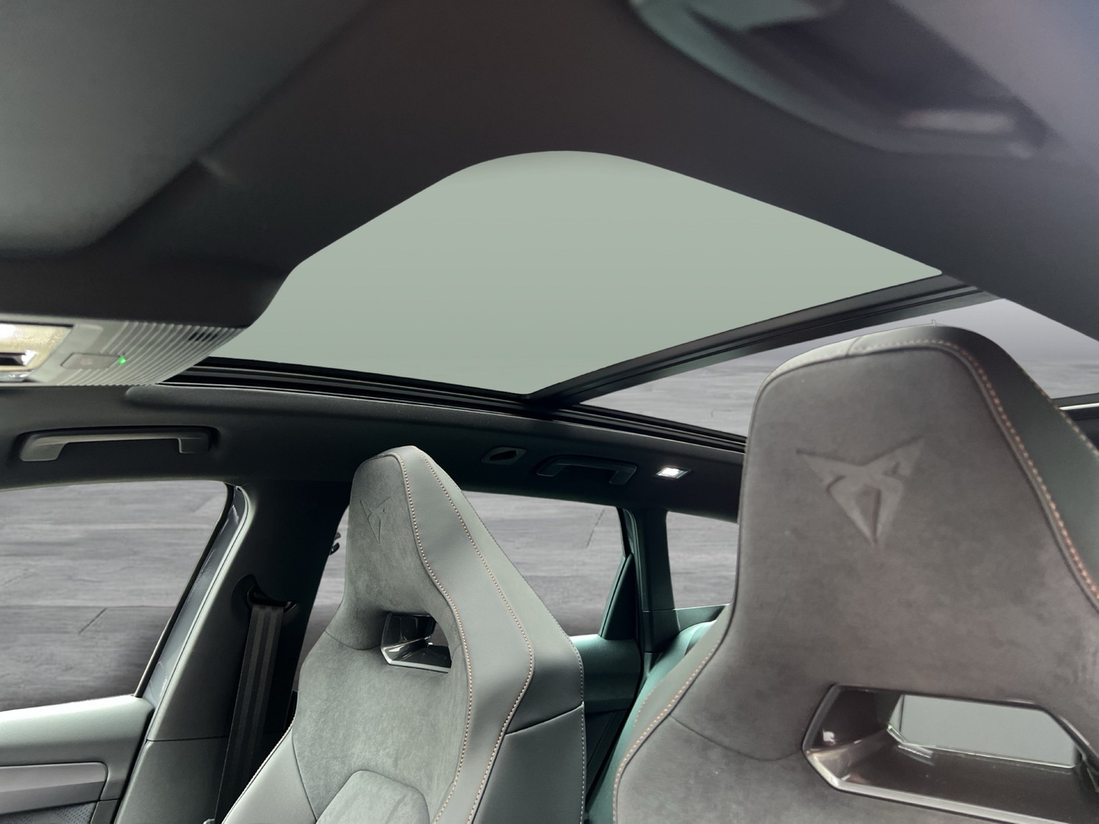 Cupra Leon ST 2.0 VZ 4X4 PANO SENNHEISER AHK CAM LM19