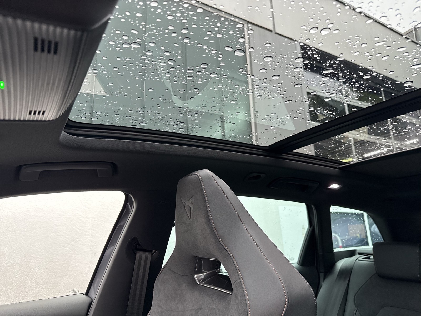 Cupra Leon ST 2.0 VZ 4X4 PANO SENNHEISER AHK CAM LM19