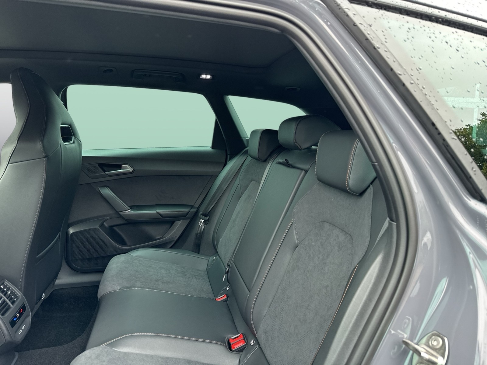 Cupra Leon ST 2.0 VZ 4X4 PANO SENNHEISER AHK CAM LM19