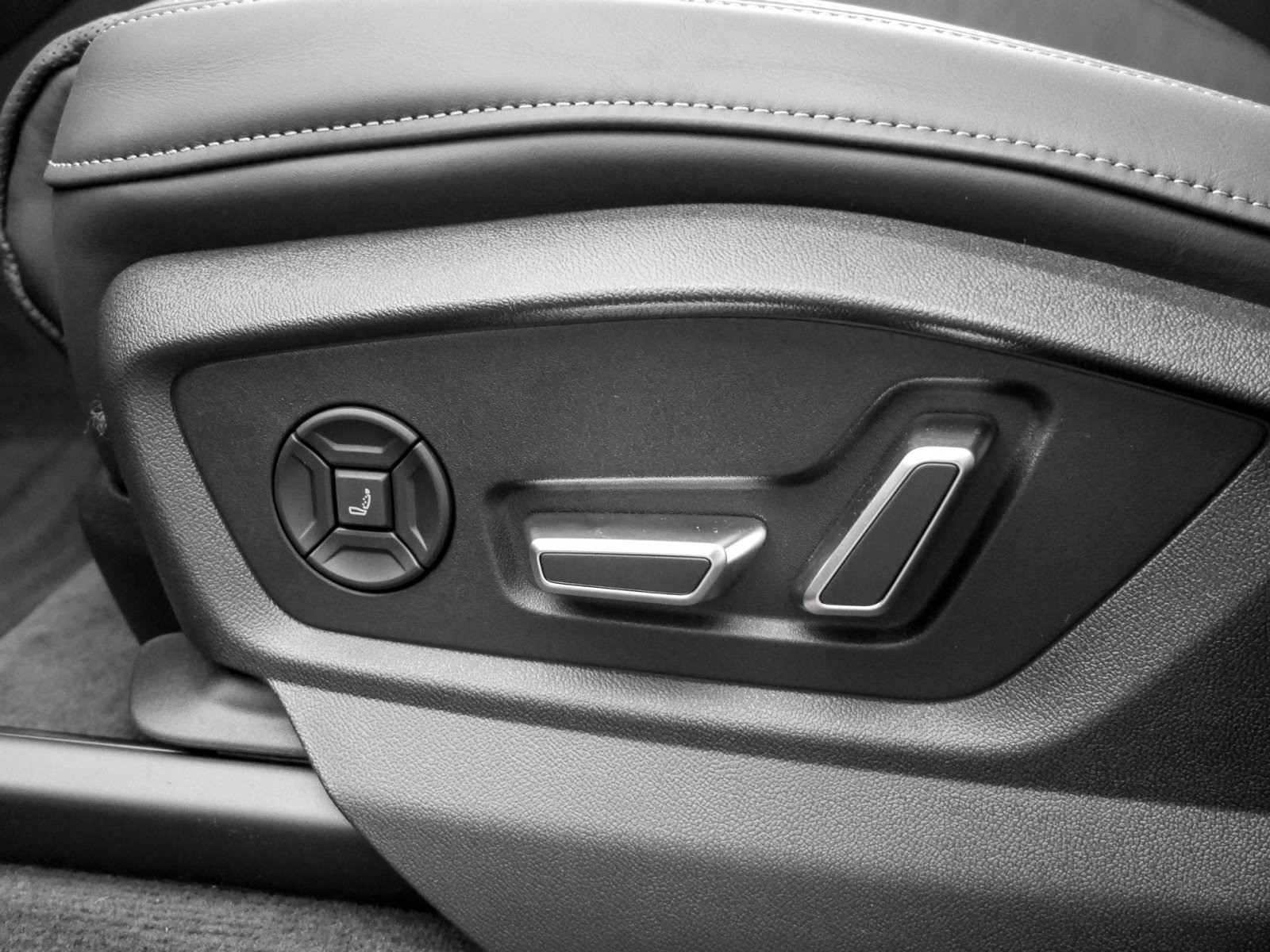 Audi Q7 60 TFSI e quattro tiptronic S Line AHK+B&O+PANO+Allradlenkung+Sitzbelüftung&MassageVorn