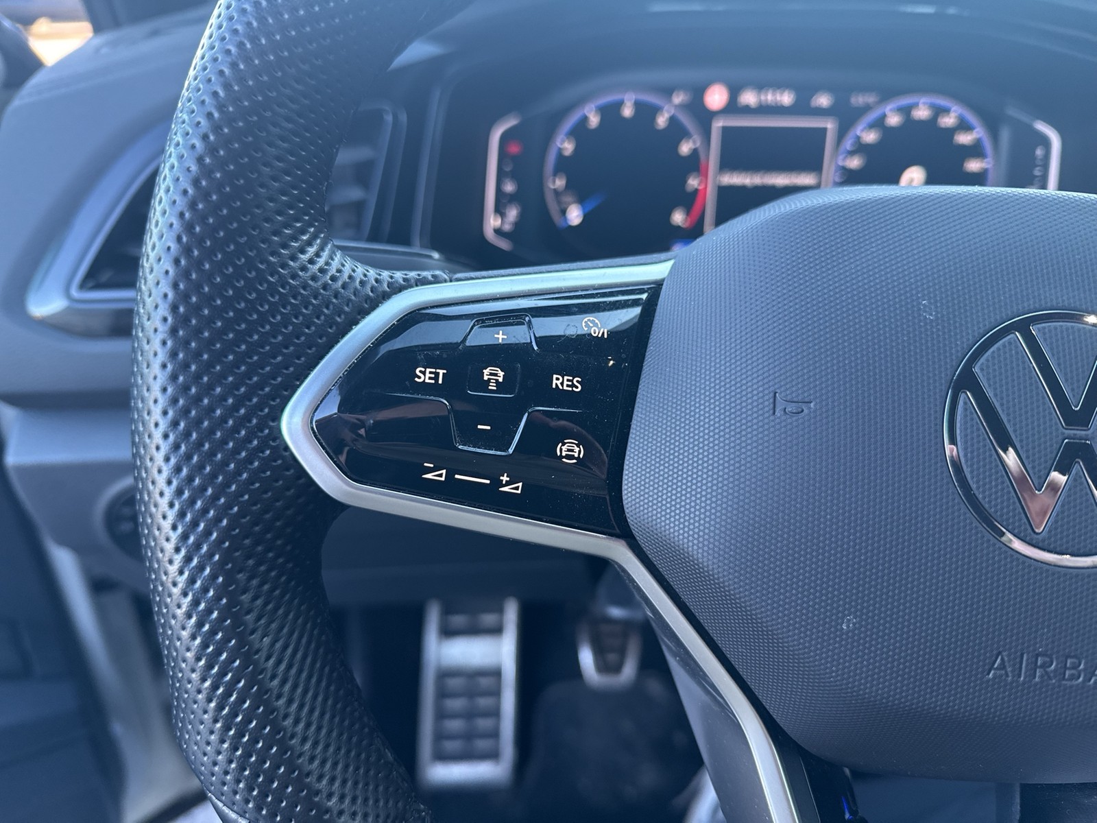 Volkswagen T-Roc 1.0 R-LINE BLACKSTYLE AHK KAMERA ALU18 NAVI