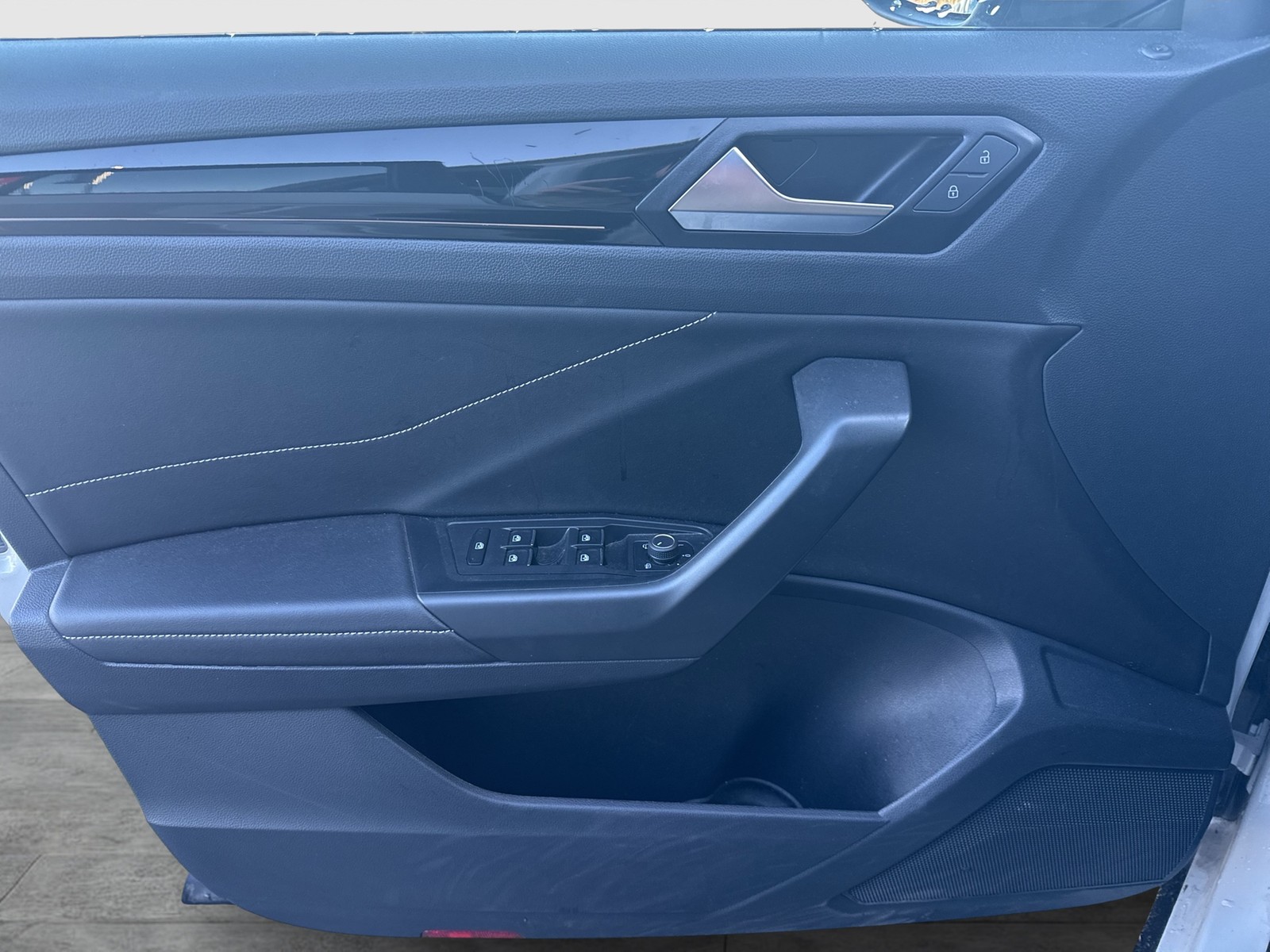 Volkswagen T-Roc 1.0 R-LINE BLACKSTYLE AHK KAMERA ALU18 NAVI