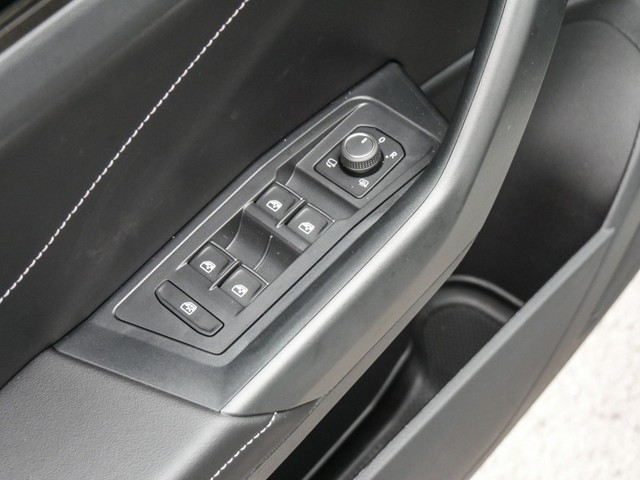 Volkswagen T-Roc 1.0 R-LINE BLACKSTYLE AHK KAMERA ALU18 NAVI