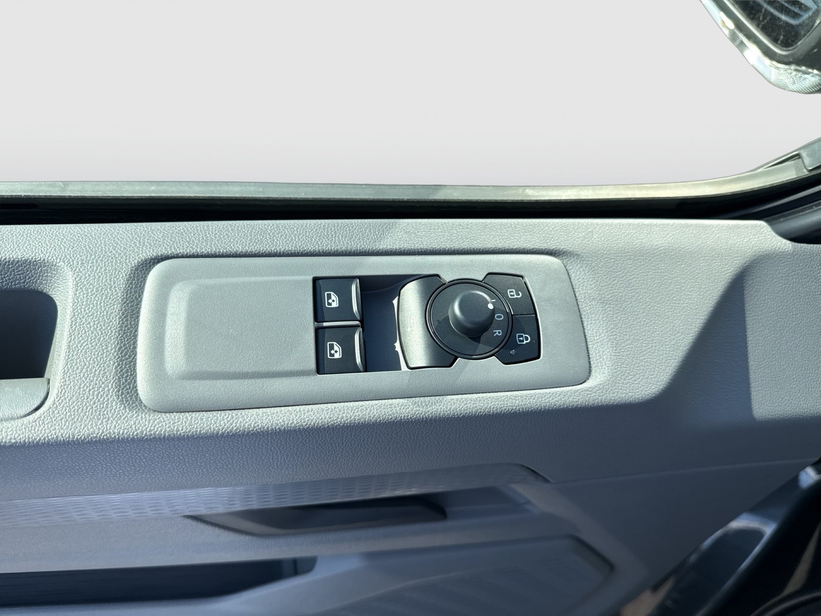 Volkswagen T7 Transporter E KASTEN KR AHK CAM LED