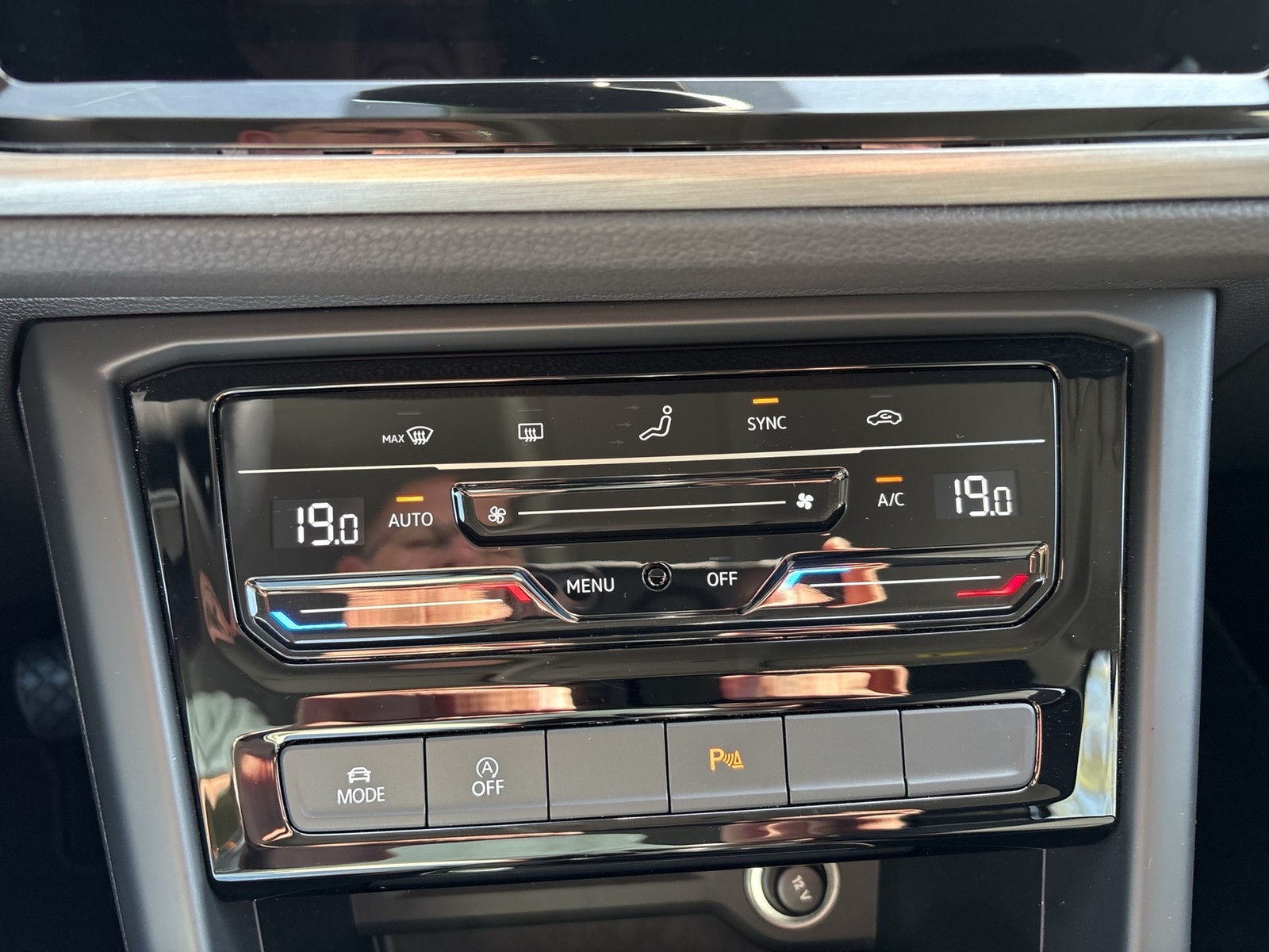 Volkswagen Touran 1.5 COMFORTLINE 7SITZE ACC NAVI ALU DAB+
