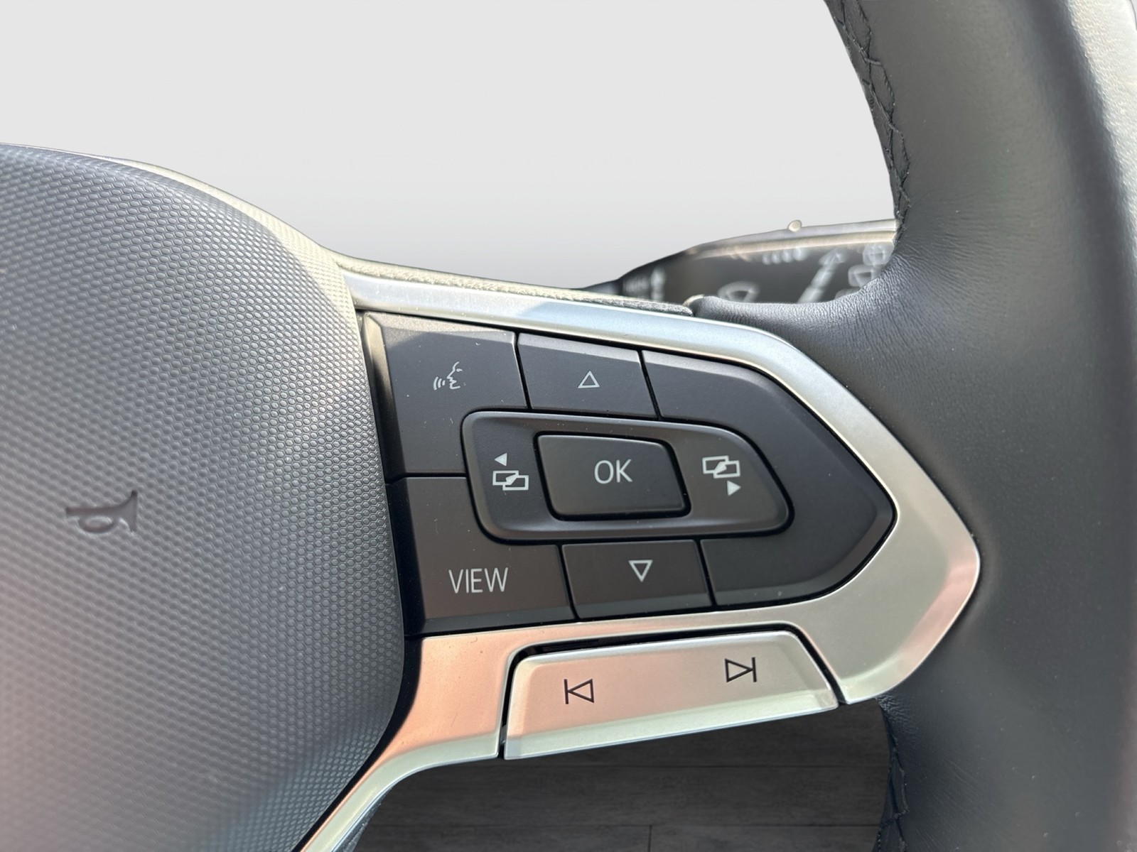 Volkswagen Touran 1.5 COMFORTLINE 7SITZE ACC NAVI ALU DAB+