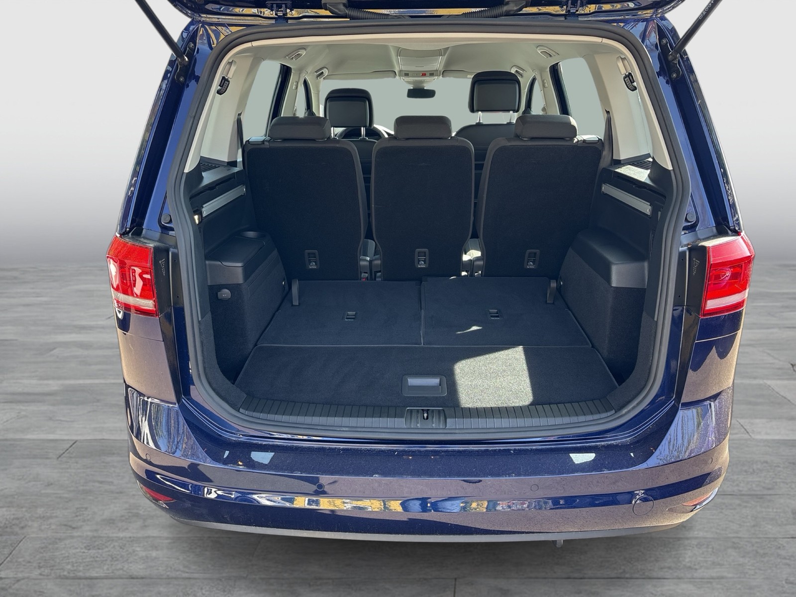 Volkswagen Touran 1.5 COMFORTLINE 7SITZE ACC NAVI ALU DAB+