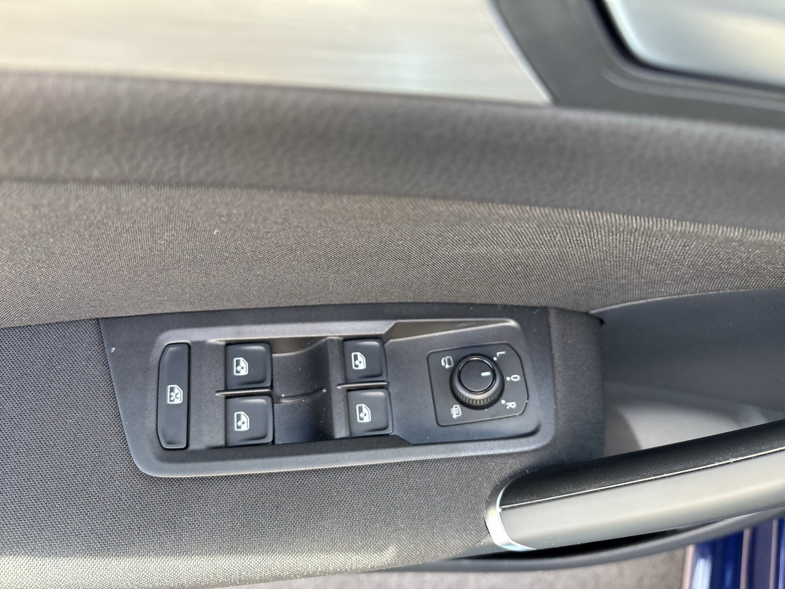 Volkswagen Touran 1.5 COMFORTLINE 7SITZE ACC NAVI ALU DAB+