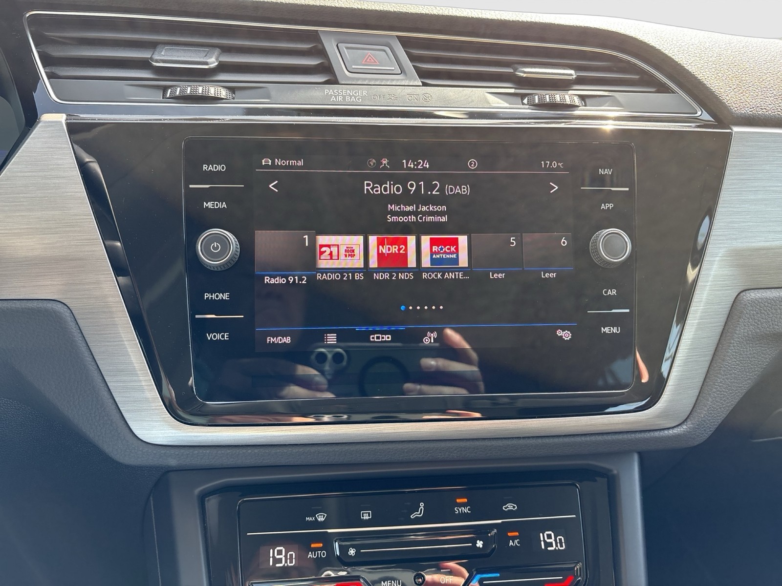 Volkswagen Touran 1.5 COMFORTLINE 7SITZE ACC NAVI ALU DAB+