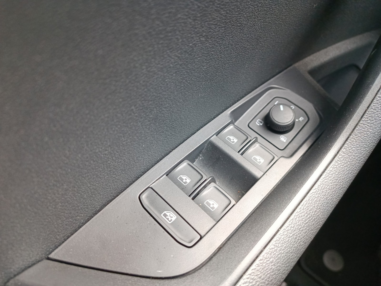 Skoda Karoq 1.5 SELECTION AHK CAM EKLAPPE NAVICOLUMBUS