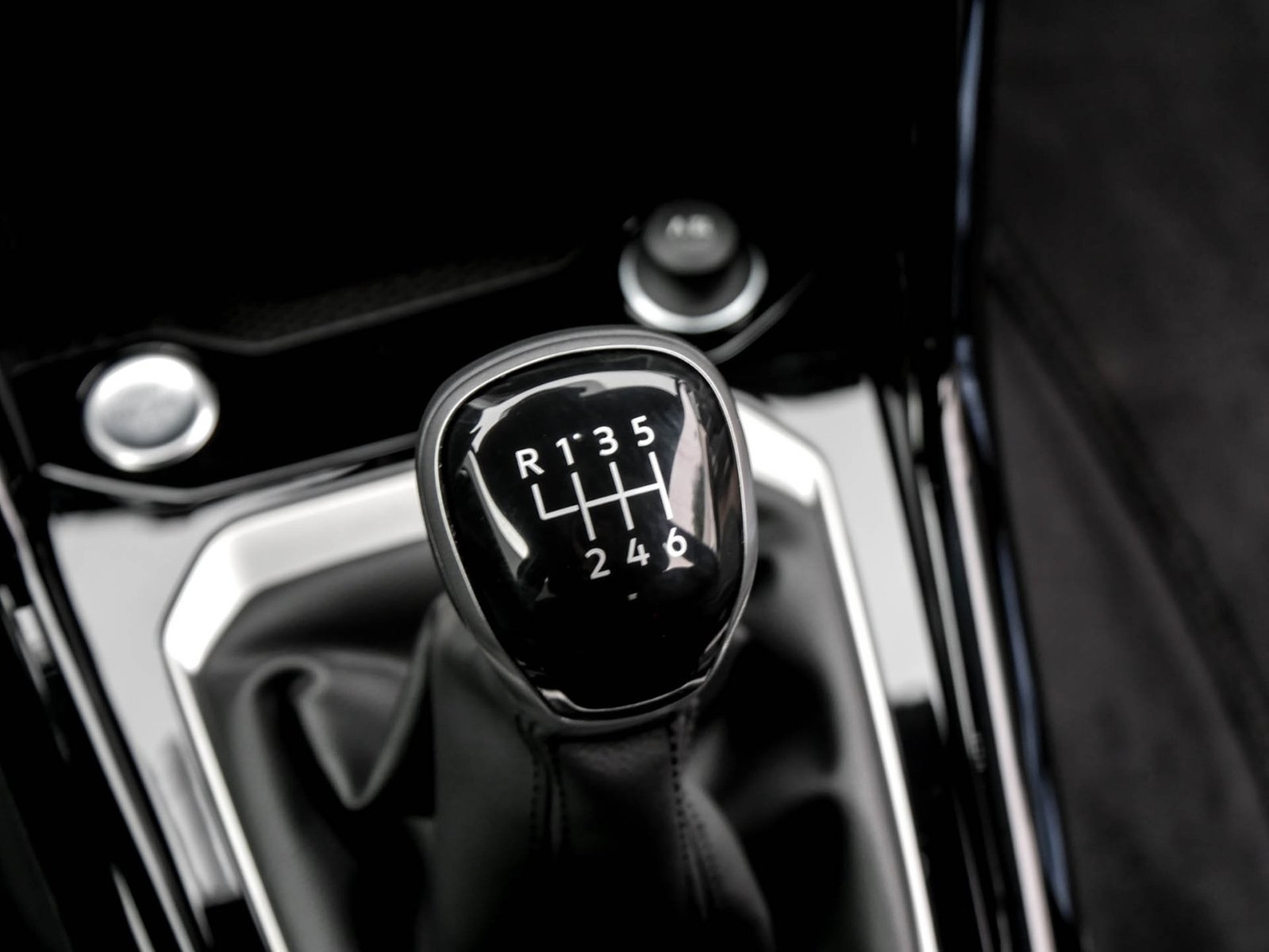 Volkswagen T-Roc 1.0 R-LINE STANDHZ. AHK ACC LM17 E-KLAPPE