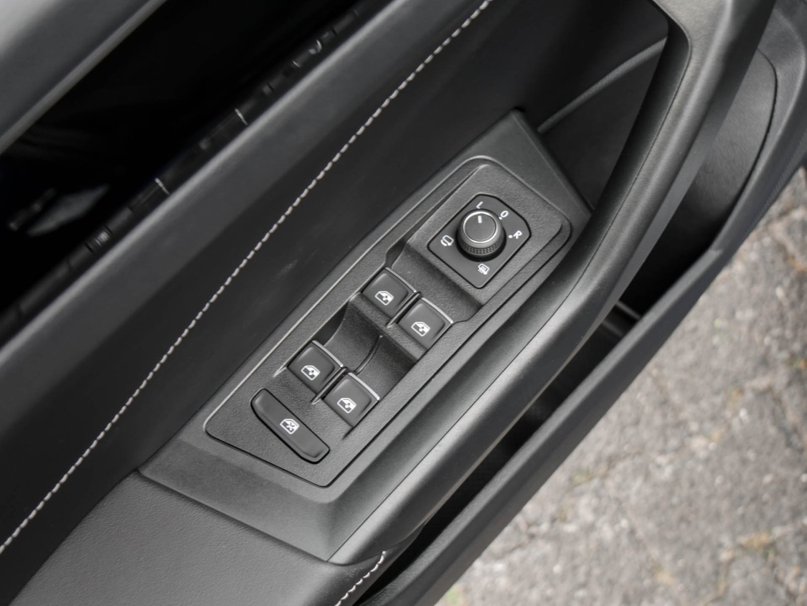 Volkswagen T-Roc 1.0 R-LINE STANDHZ. AHK ACC LM17 E-KLAPPE