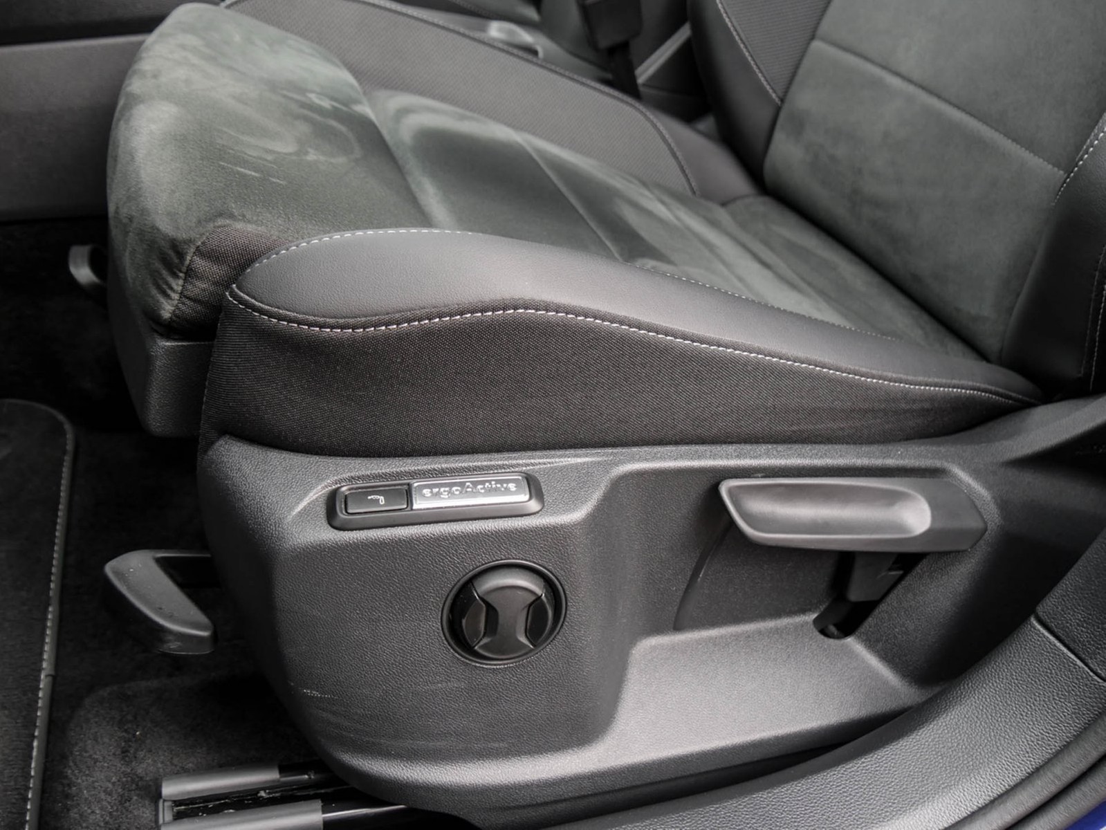 Volkswagen T-Roc 1.0 R-LINE STANDHZ. AHK ACC LM17 E-KLAPPE