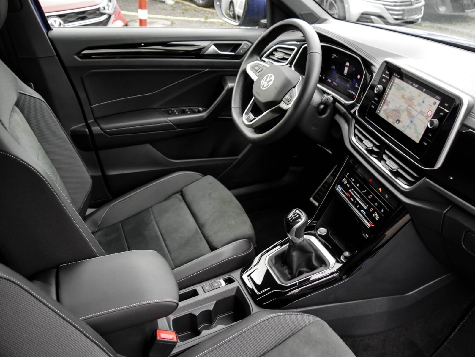 Volkswagen T-Roc 1.0 R-LINE STANDHZ. AHK ACC LM17 E-KLAPPE